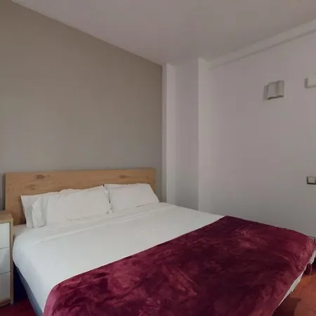 Modern And Bright Three-bedroom In Eixample Апартаменты Барселона