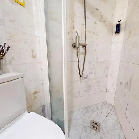 The Collection - Modern And Bright Three-bedroom In Eixample Barcelona