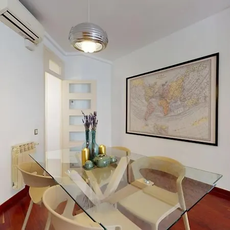 Modern And Bright Three-bedroom In Eixample *