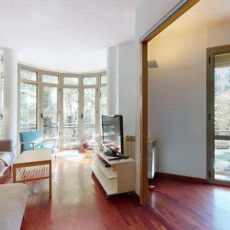 Modern And Bright Three-bedroom In Eixample * Barcelona