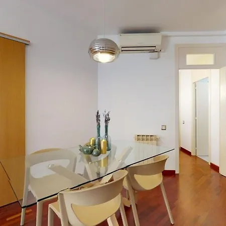Modern And Bright Three-bedroom In Eixample *