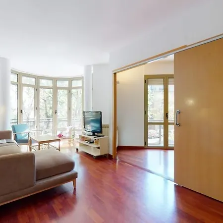 Appartamento Modern And Bright Three-bedroom In Eixample Barcellona