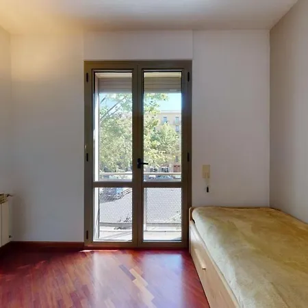 Modern And Bright Three-bedroom In Eixample Apartment