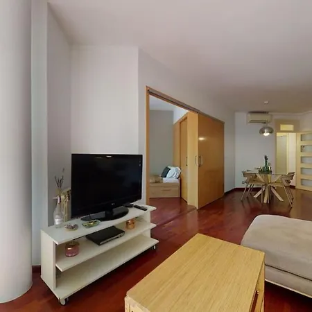 Modern And Bright Three-bedroom In Eixample Apartment Barcelona