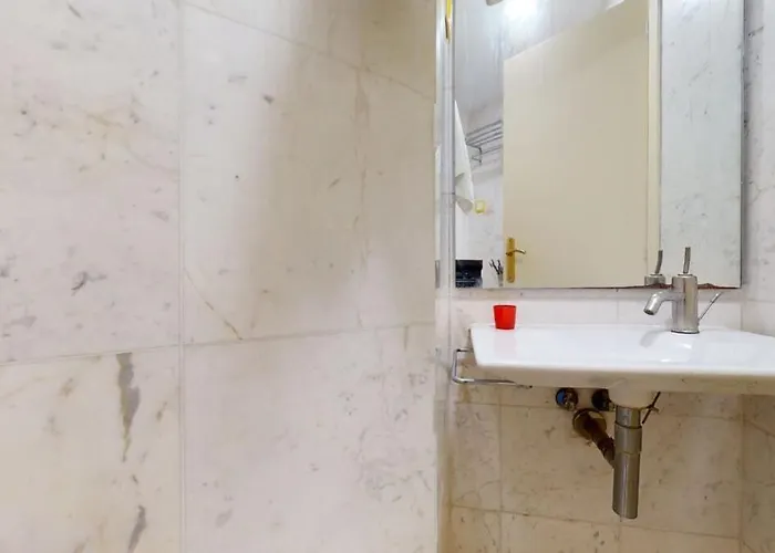 The Collection - Modern And Bright Three-bedroom In Eixample Barcelona