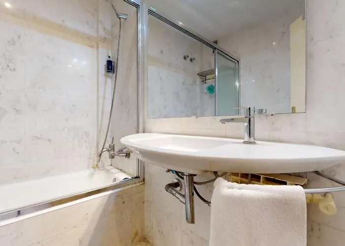 The Collection - Modern And Bright Three-bedroom In Eixample *